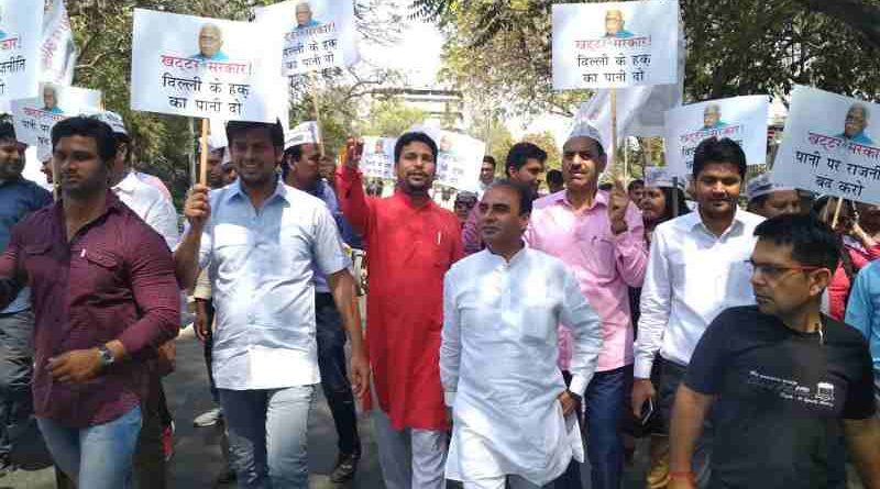 AAP protests against Haryana Government at Haryana Bhawan. Photo: AAP