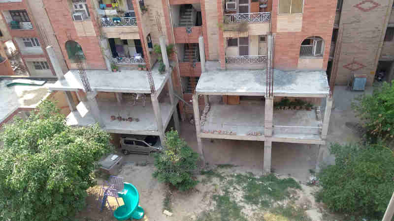 FAR Construction Stopped by the Court at R. D. Apartments in Dwarka. Photo (May 2018) courtesy: Residents of R. D. Apartments. Click the photo to study the case.