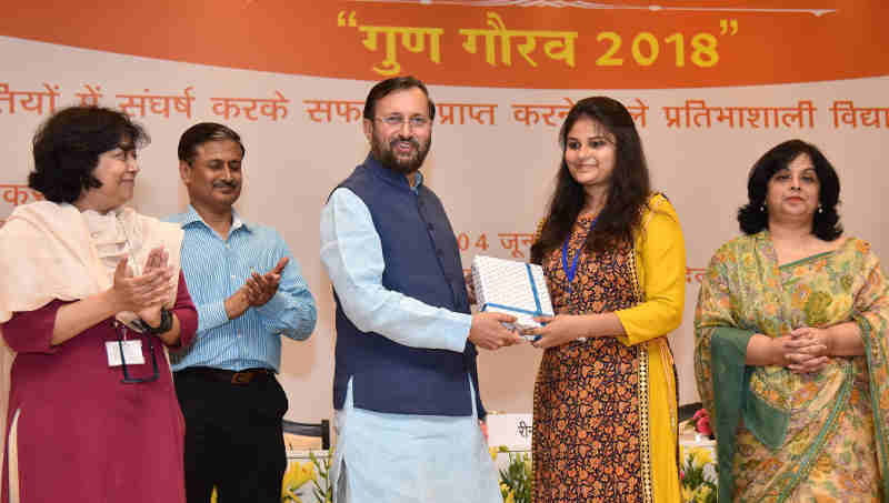 Prakash Javadekar presenting the ‘Gun Gaurav Samman-2018’, at a function, in New Delhi on June 04, 2018