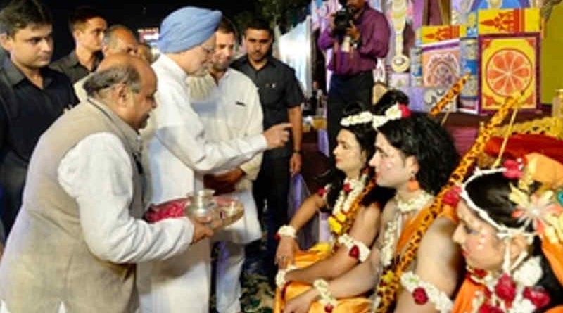 Manmohan Singh at Dussehera Celeberations, Ramleela Maidan, Delhi (file photo). Courtesy: Congress