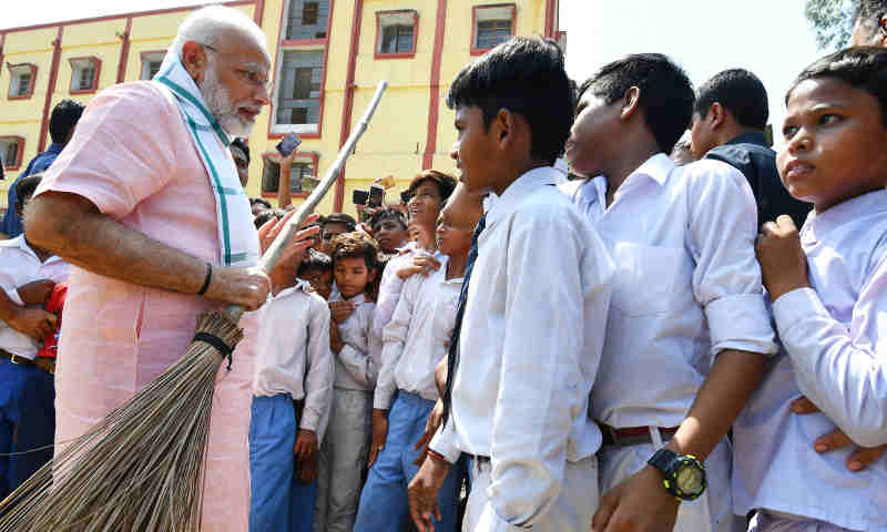 Narendra Modi interacting with the students, on the occasion of the “Swachhta Hi Seva” Abhiyan, in New Delhi on September 15, 2018