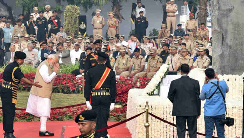 Narendra Modi paying homage at the National Police Memorial, on the occasion of the Police Commemoration Day, at Chanakyapuri, New Delhi on October 21, 2018. Photo: PIB