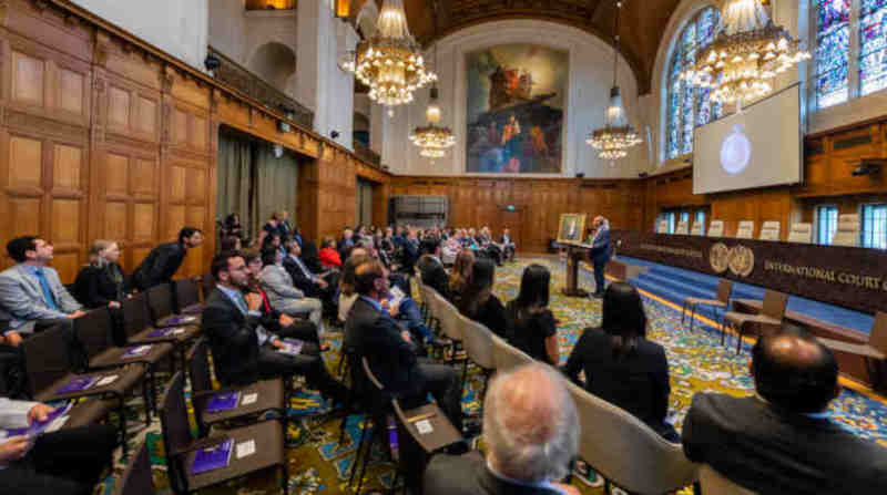 The Embassy of El Salvador in the Netherlands and the Court hold a ceremony to commemorate the 60th anniversary of the death of H.E. José Gustavo Guerrero, former President and Judge at the Permanent Court of International Justice and the International Court of Justice. Event held at the Peace in The Hague, the Netherlands, on 16 October 2018 in the presence of representatives of El Salvador, Judges and Registrar of the ICJ and family members of Mr. Guerrero. Photo: ICJ