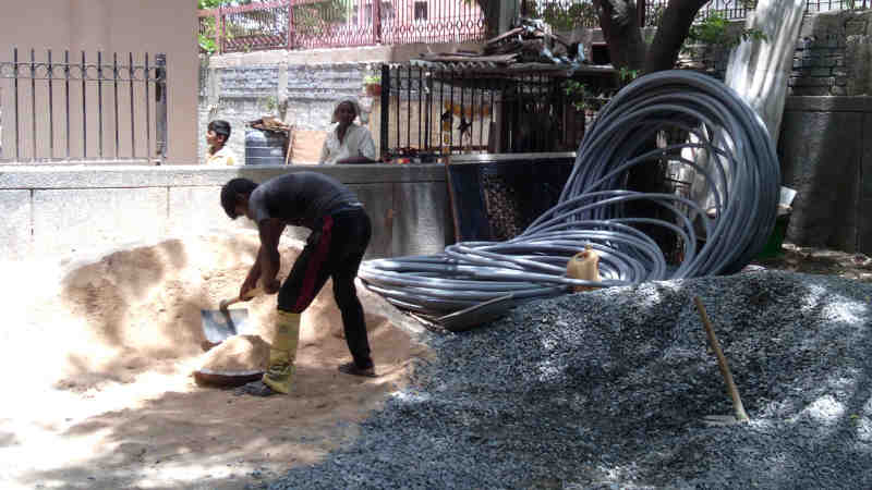 While construction activity is continuing in localities where people live, its pollution is causing deaths and serious, incurable diseases to the people of Delhi.