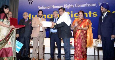 The Union Minister for Minority Affairs, Shri Mukhtar Abbas Naqvi presenting the biennial Mahatma Gandhi awards for writing in the field of promoting human rights and spreading awareness on human rights, at the Human Rights Day function, organised by the National Human Rights Commission, in New Delhi on December 10, 2018. The Chairperson of National Human Rights Commission, Shri Justice H.L. Dattu and other dignitaries are also seen.