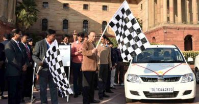 Arun Jaitley flagging off the E-vehicle, at the inauguration of the E-vehicle and charging station in North Block, New Delhi on January 09, 2019