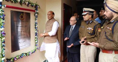 Rajnath Singh unveiling the plaque to inaugurate a Delhi Police Residential Block, in New Delhi on February 18, 2019. The Lt. Governor of Delhi, Anil Baijal, and the Delhi Police Commissioner, Amulya Patnaik are also seen. Photo: PIB