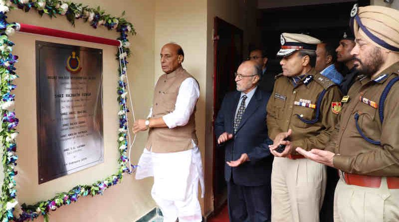 Rajnath Singh unveiling the plaque to inaugurate a Delhi Police Residential Block, in New Delhi on February 18, 2019. The Lt. Governor of Delhi, Anil Baijal, and the Delhi Police Commissioner, Amulya Patnaik are also seen. Photo: PIB