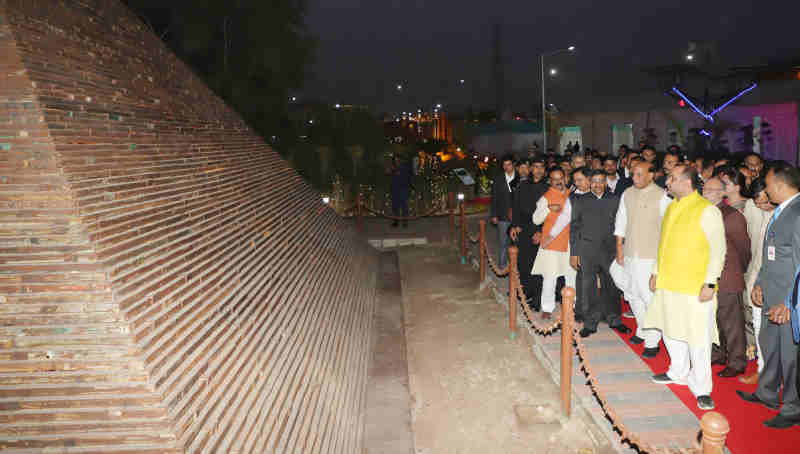 Rajnath Singh at the inauguration of the “Waste to Wonder” Park under the South Delhi Municipal Corporation (SDMC), in New Delhi on February 21, 2019. The Lt. Governor of Delhi, Shri Anil Baijal and other dignitaries are also seen.