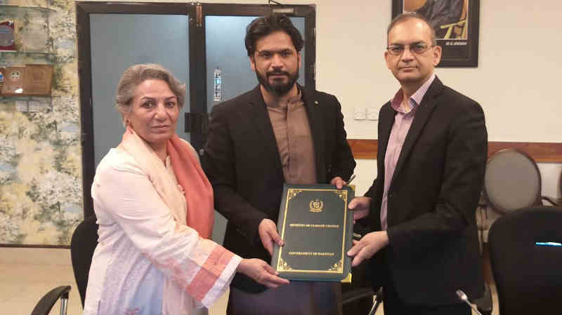 Ministry of Climate Change of Pakistan Government and Muslim Aid Pakistan signed a Letter of Understanding (LOU) to collaborate for Clean Green Pakistan Movement. Photo: Government of Pakistan