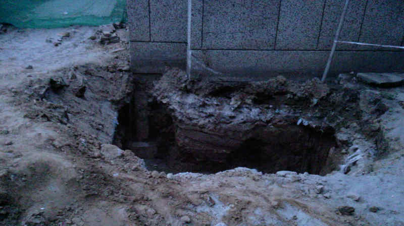 DPS CGHS MC has dug a big pit in the building which can be risky for residents.