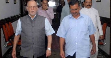 Lt. Governor (LG) of Delhi Anil Baijal with Delhi chief minister (CM) Arvind Kejriwal. Photo: LG Office (file photo)