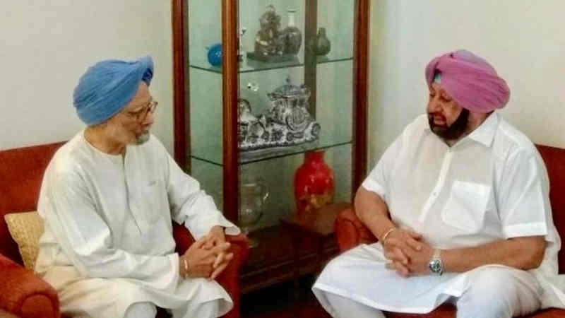 Former Prime Minister (PM) of India Manmohan Singh with Punjab Chief Minister Amarinder Singh. Photo: Congress