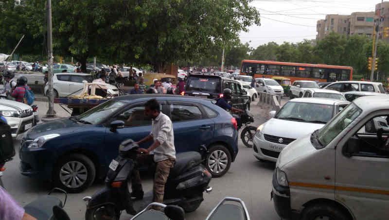 Unruly traffic on a road in New Delhi, India. Photo: Rakesh Raman / RMN News Service