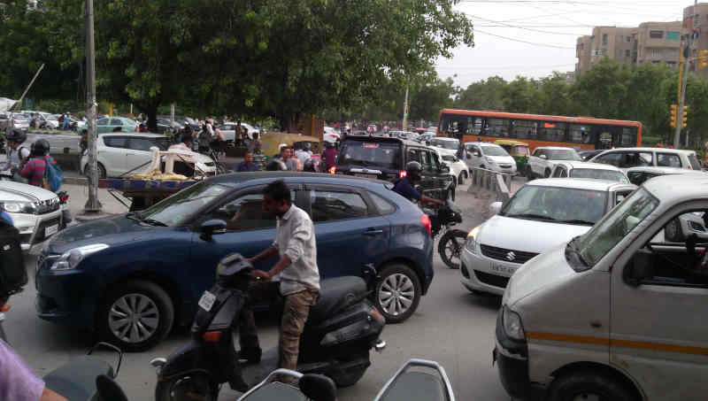 Unruly traffic on a road in New Delhi, India. Photo: Rakesh Raman / RMN News Service (Representational image)