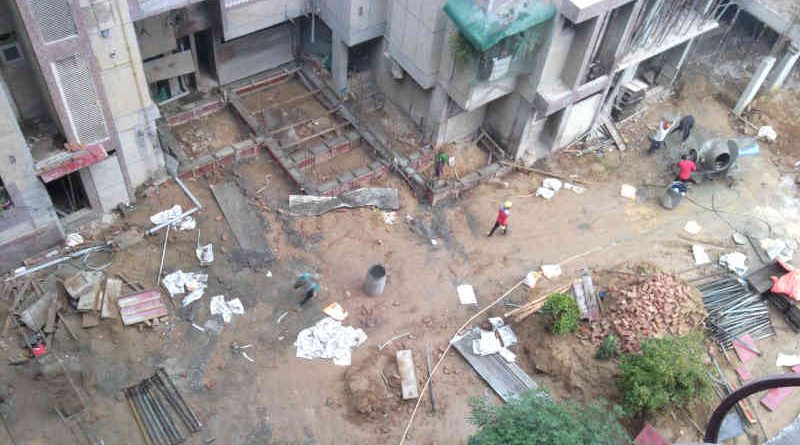 Long-term construction and repair work in occupied housing societies is a major cause of increasing coronavirus in India’s capital New Delhi. Photo: RMN News Service