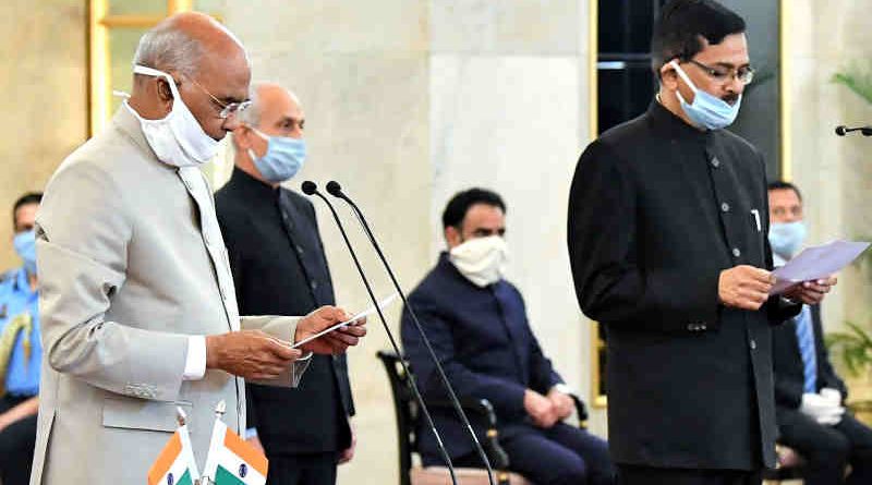 The President of India Ram Nath Kovind administering the oath of office to Sanjay Kothari as the Central Vigilance Commissioner at a function in Rashtrapati Bhavan New Delhi on April 25, 2020. Photo: PIB