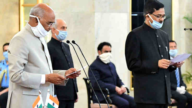 The President of India Ram Nath Kovind administering the oath of office to Sanjay Kothari as the Central Vigilance Commissioner at a function in Rashtrapati Bhavan New Delhi on April 25, 2020. Photo: PIB