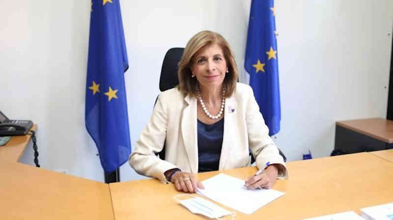 Signature of the contract between the European Commission and AstraZeneca by Stella Kyriakides, European Commissioner, Photo: European Commission