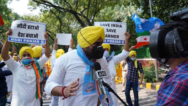 Protesters during the farm protests in September 2020 are demanding the removal of PM Modi to save India from the impending disaster. Photo: Students Group NSUI