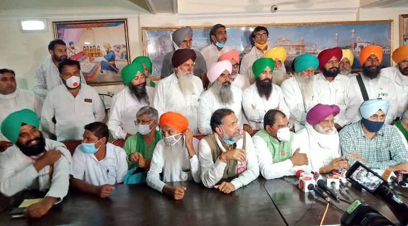 Coordination body of farmers in a meeting to announce an all-India road blockade on November 5, 2020 and "Delhi Chalo" movement on November 26-27, 2020. Photo: Swaraj India party (file photo)