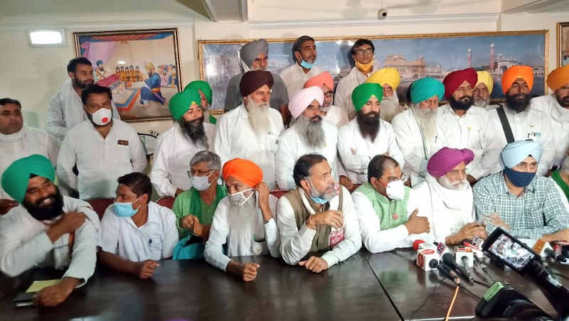 Coordination body of farmers in a meeting to announce an all-India road blockade on November 5, 2020 and "Delhi Chalo" movement on November 26-27, 2020. Photo: Swaraj India party