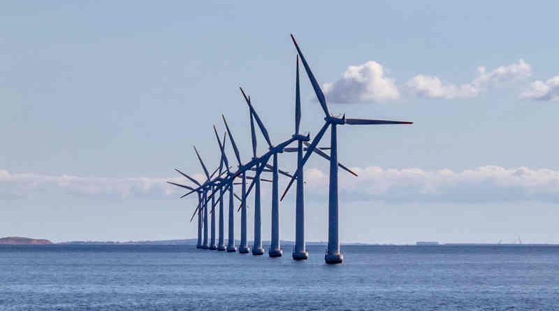 Offshore wind farm - Wind turbine. MEPs want a shift from unsustainable to sustainable economic activities that boost competitiveness and result in high-quality jobs. Photo: EP2012