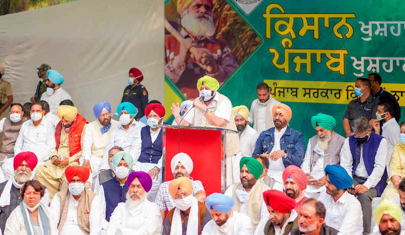 The chief minister (CM) of Punjab Amarinder Singh holding a massive demonstration on November 4, 2020 in New Delhi to raise his voice against the new farm laws introduced by the government of PM Narendra Modi. Photo: Punjab CM