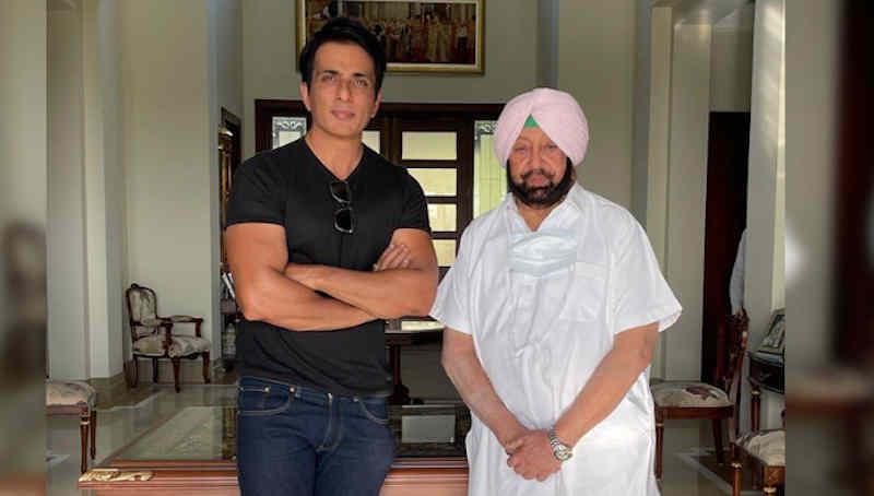 Bollywood actor Sonu Sood with Punjab chief minister Amarinder Singh. Photo: Twitter / Amarinder Singh