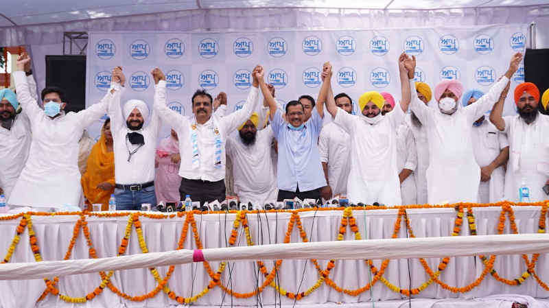 Aam Aadmi Party (AAP) chief Arvind Kejriwal with Bhagwant Mann and other local politicians in Punjab on June 21, 2021. Photo: AAP