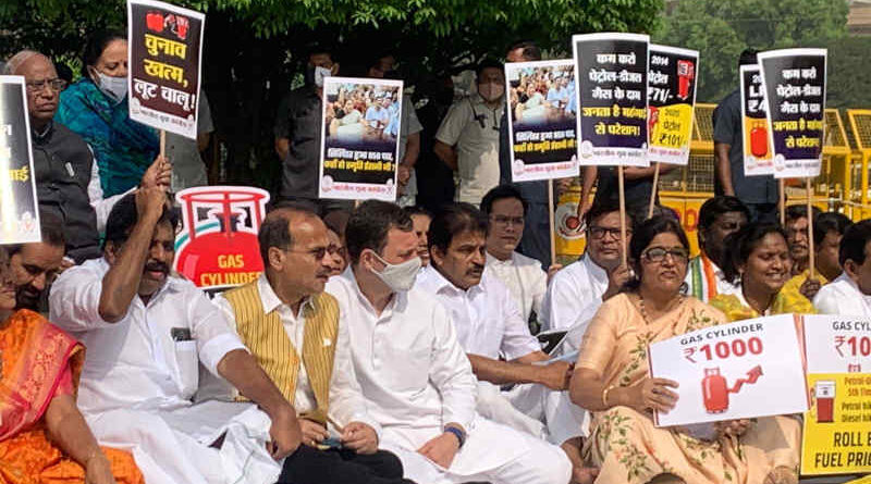 Congress leader Rahul Gandhi with other party members holding a protest dharna against inflation at Vijay Chowk, New Delhi on March 31, 2022. Photo: Congress