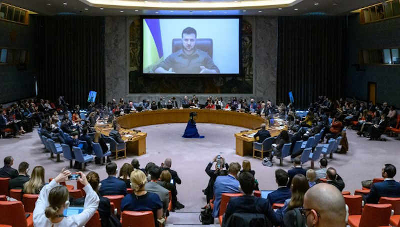 A wide view of the Security Council Chamber as President Volodymyr Zelenskyy (on screen) of Ukraine, addresses the Security Council meeting on the situation in Ukraine. Photo: UN / Loey Felipe