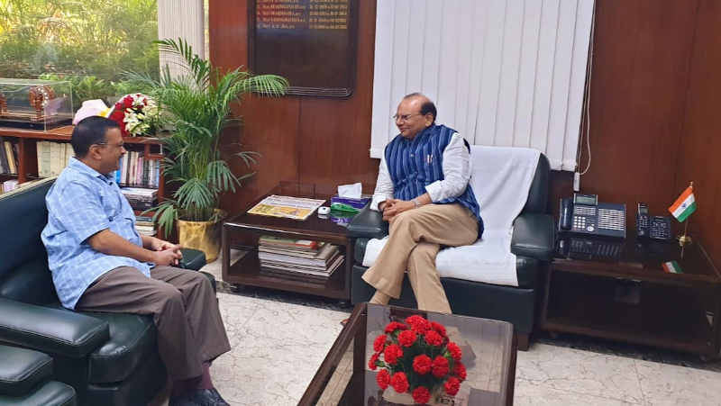 Delhi Chief Minister (CM) Arvind Kejriwal with Delhi Lt. Governor (LG) Vinai Kumar Saxena on May 27, 2022. Photo: LG Office (file photo)