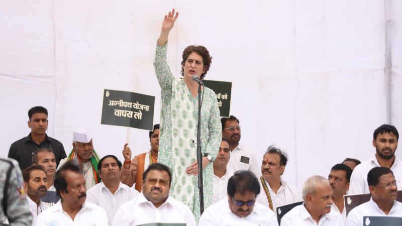 Congress leaders led by Priyanka Gandhi hold protest against the Agnipath scheme in New Delhi on June 19, 2022. Photo: Congress