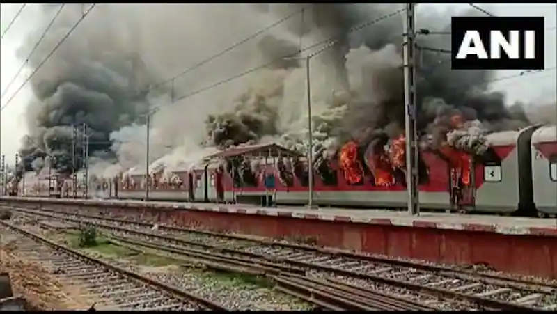 Agnipath recruitment scheme in India: Protesters set a train ablaze at Luckeesarai Junction. Photo: ANI / Mint