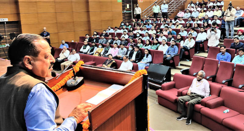 The Minister of State for Science & Technology and Earth Sciences (I/C), Prime Minister’s Office, Personnel, Public Grievances & Pensions, Atomic Energy and Space, Dr. Jitendra Singh interacting with the Assistant Secretaries of 2020 Batch at CSOI, in New Delhi on July 17, 2022. Photo: PIB