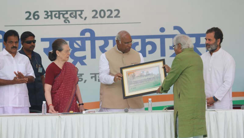 Mallikarjun Kharge taking charge as Congress president on October 26, 2022. Photo: Congress