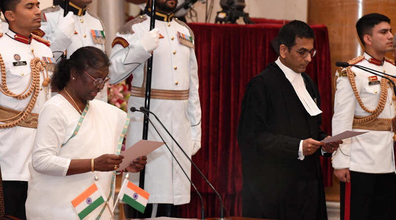 The President of India, Smt. Droupadi Murmu, administering the oath of office to Dr. Justice Dhananjaya Yashwant Chandrachud as the Chief Justice of the Supreme Court of India at a swearing-in ceremony, in Rashtrapati Bhavan on November 9, 2022. Photo: PIB