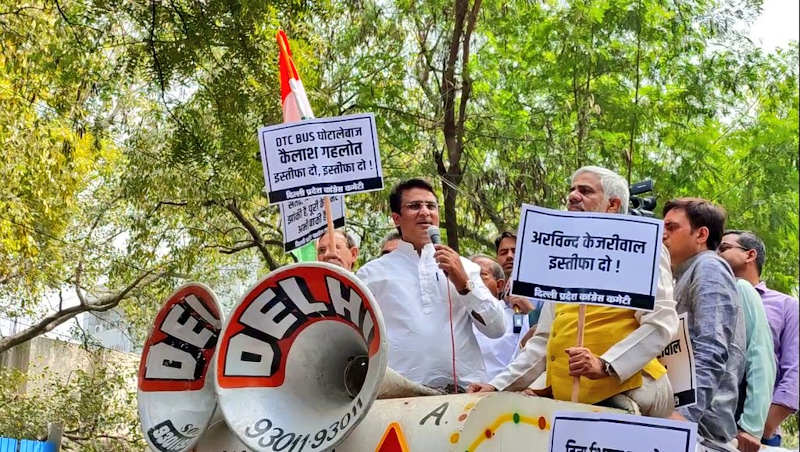 Delhi unit of Congress protesting to demand the resignation of Delhi chief minister (CM) Arvind Kejriwal on March 1, 2023. Photo: Congress