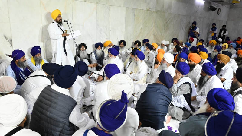 Akal Takht chief Giani Harpreet Singh holding a meeting on March 27, 2023 in Amritsar. Photo: SGPC