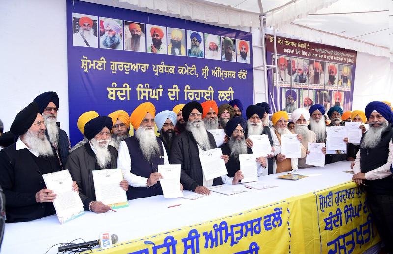 Starting the signature campaign for release of Sikh prisoners at Sri Amritsar on December 1, 2022, SGPC President Harjinder Singh Dhami and members. Photo: SGPC