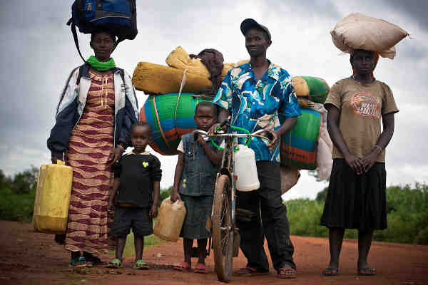 Burundians arriving in Rwanda after fleeing pre-election violence. Photo: UNHCR / Kate Holt