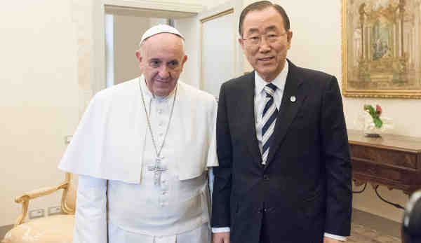 Secretary-General Ban Ki-moon meets with Pope Francis at the Vatican on 28 April 2015. UN Photo / Mark Garten (file)
