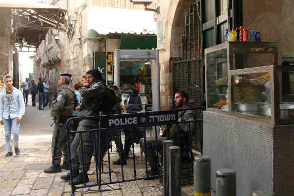 Israeli forces and a newly installed metal detector on the corner of Al Wad Street, in Jerusalem’s Old City. Photo: Mya Guarnieri/IRIN