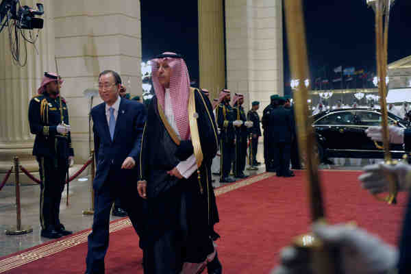 Secretary-General Ban Ki-moon (left) arrives for the opening of the Fourth Summit of Arab and South American Countries in Riyadh, Saudi Arabia. UN Photo/ Rick Bajornas