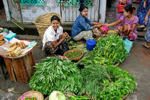 Women selling vegetables in a market in Pyapon, Myanmar. Photo: World Bank / Markus Kostner