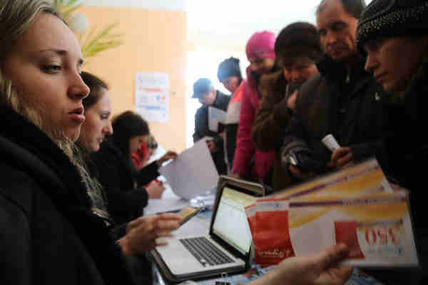In Ukraine, cash and food voucher assistance by WFP allow people to go to the market and pick the food they prefer. Photo: WFP / Abeer Etefa