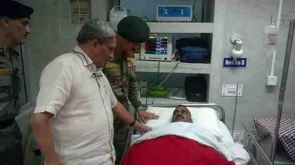 India's Defence Minister Manohar Parrikar visiting a hospital