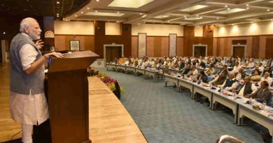 Narendra Modi meeting with Secretaries to the Government of India at Pravasi Bharatiya Kendra, in New Delhi on October 27, 2016