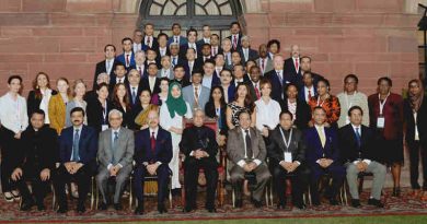 The President, Shri Pranab Mukherjee meeting the International delegates participating in the International Conference on ‘Voter Education for Inclusive, Informed and Ethical Participation’ at Rashtrapati Bhavan, in New Delhi on October 19, 2016